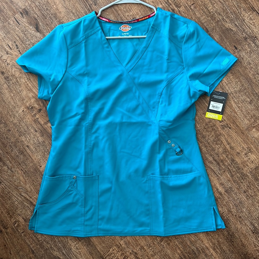 Dickies NWT women’s scrubs top